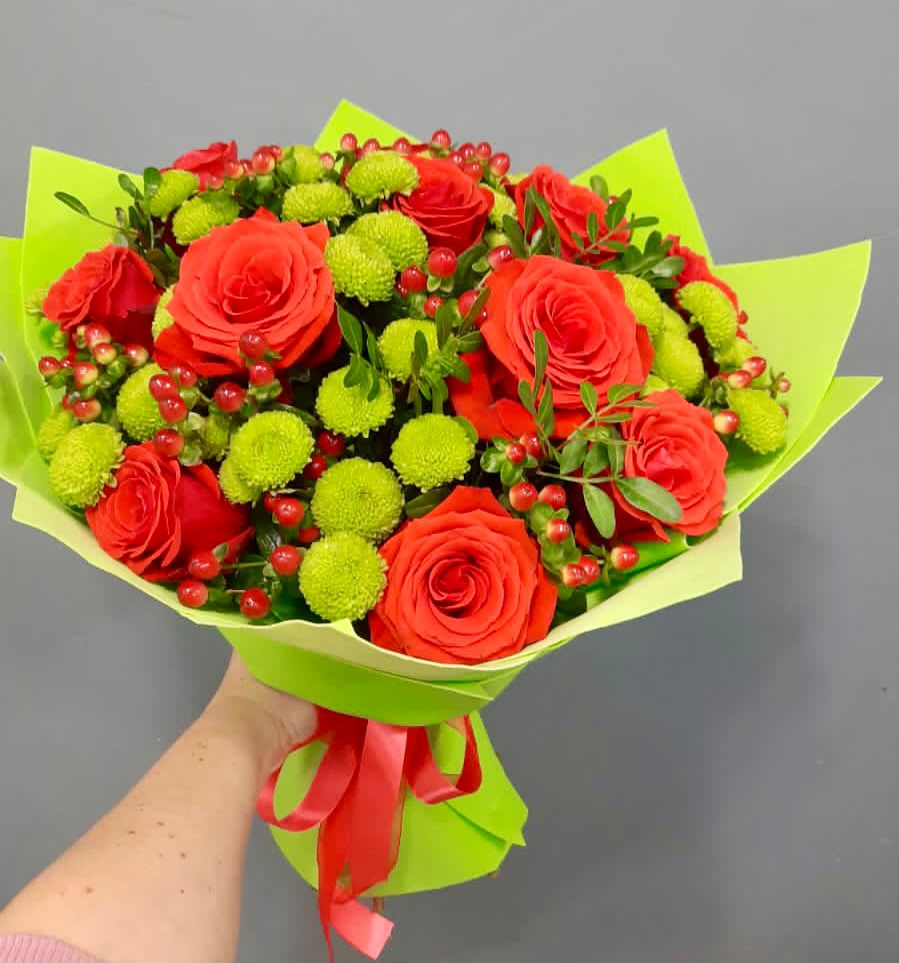 Букет цветов из: Хризантемы и Розы в Софьино