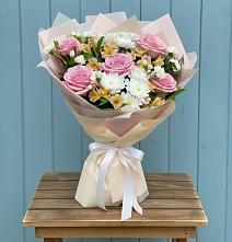 Букет цветов из:  Гвоздики, Орхидеи и Розы в Софьино