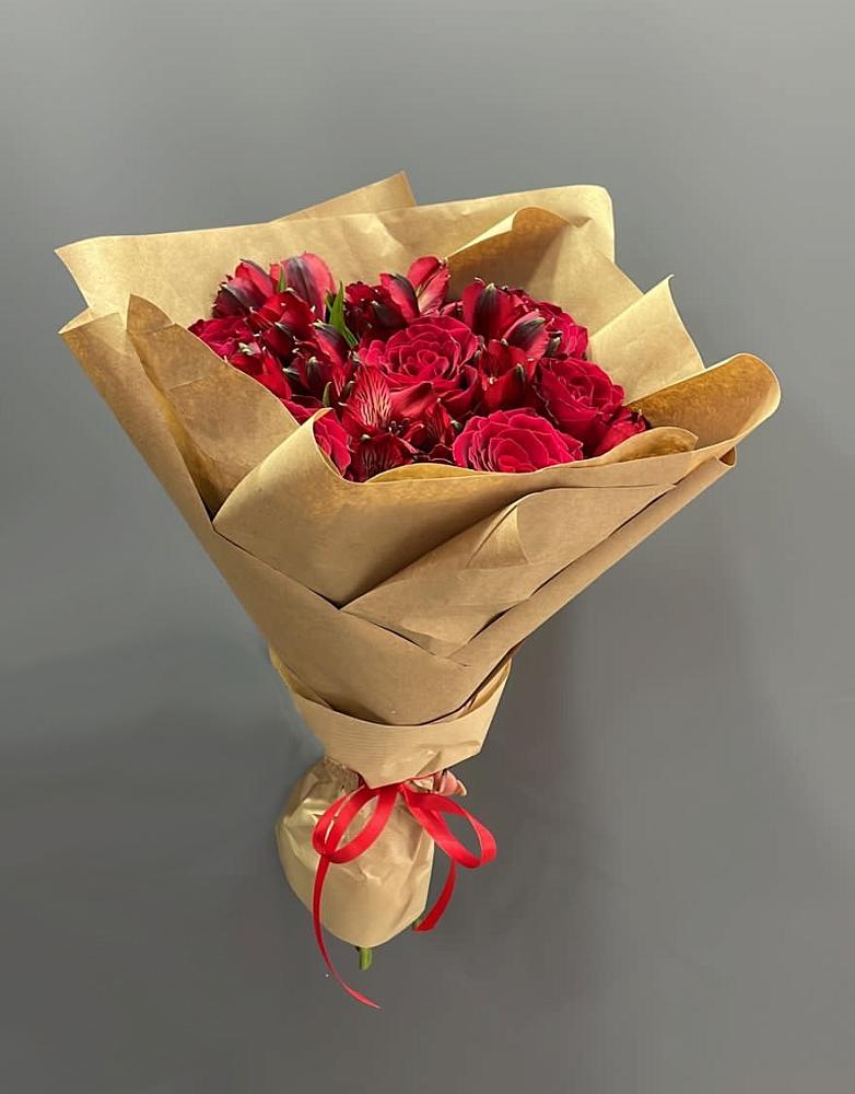 Букет цветов из: Альстромерии и Розы в Софьино