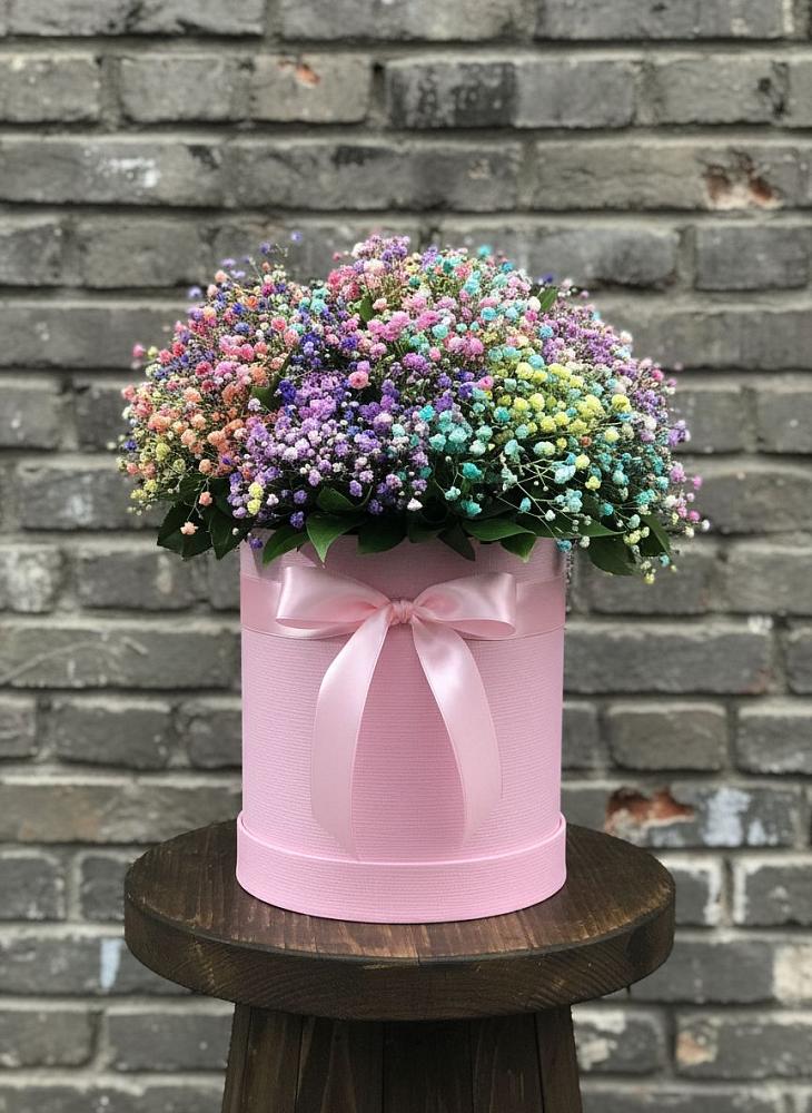Цветочная композиция из Гипсофила и Розы в шляпной коробке в Софьино