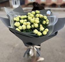 Букет Белые кустовые розы Солинеро в Софьино