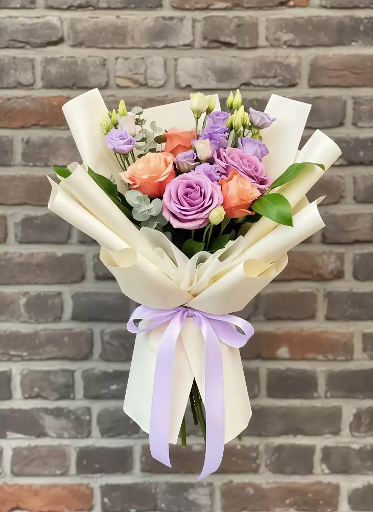 Букет цветов из: Лизиантусы и Розы в Софьино