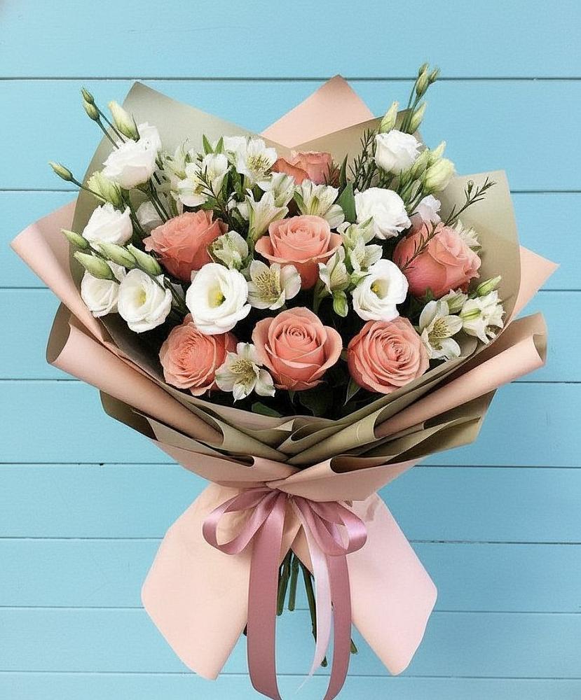 Букет цветов из: Розы, Альстромерии и Лизиантусы в Софьино