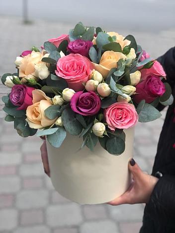 Цветочная композиция из Розы в шляпной коробке в Софьино