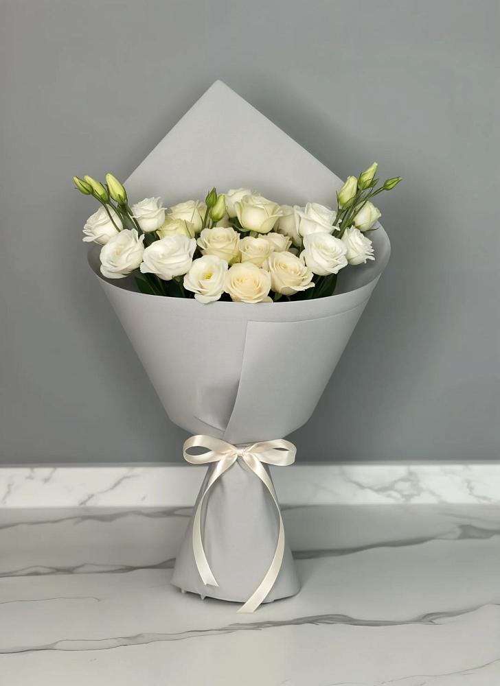 Букет цветов из: Розы и Лизиантусы в Софьино