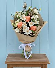 Букет цветов из:  Альстромерии, Лизиантусы, Розы и Хризантемы #REPLACE_PRED# Софьино