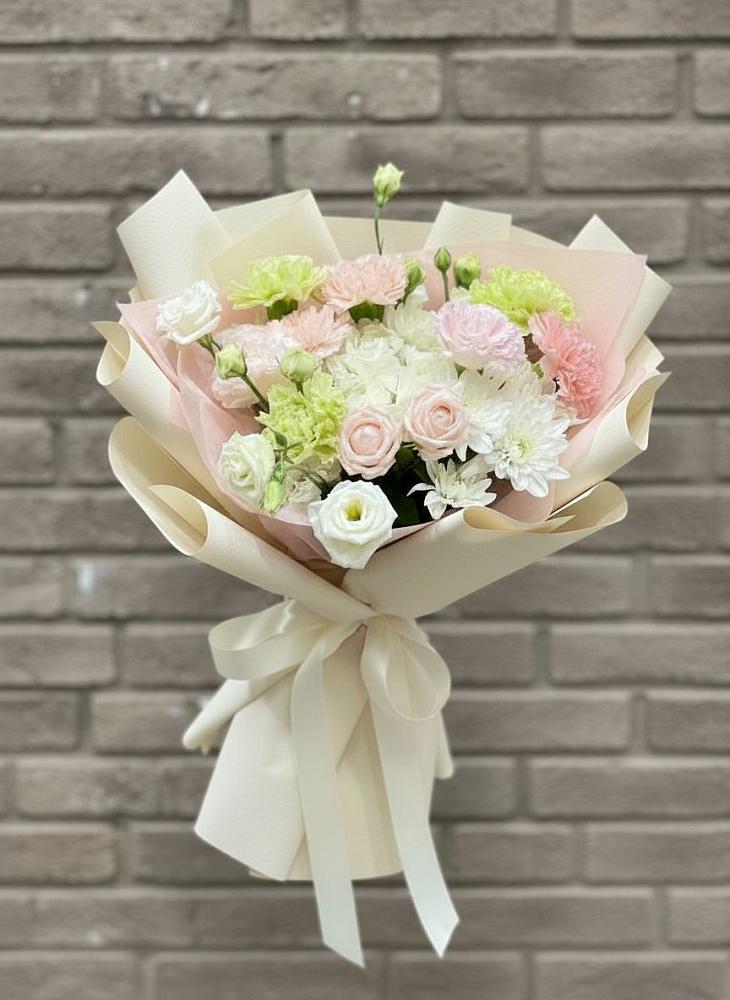 Букет цветов из: Гвоздики, Розы, Лизиантусы и Хризантемы в Софьино
