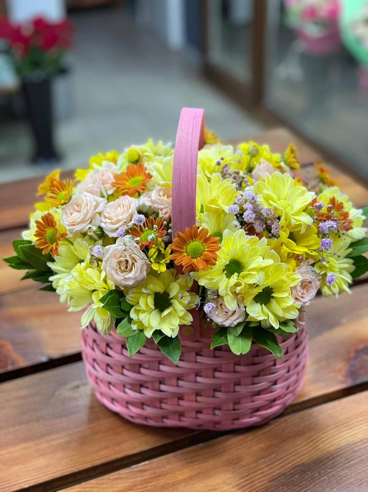 Цветочная композиция из Хризантемы и Розы в корзине в Софьино