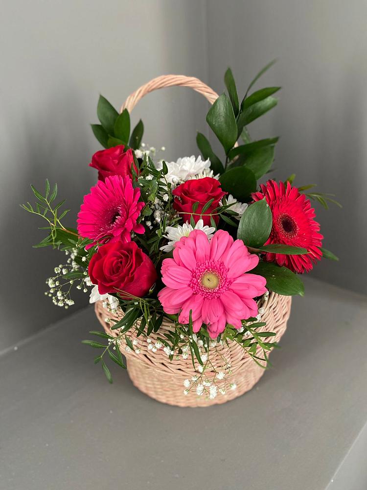Цветочная композиция из Розы, Хризантемы и Герберы в корзине в Софьино