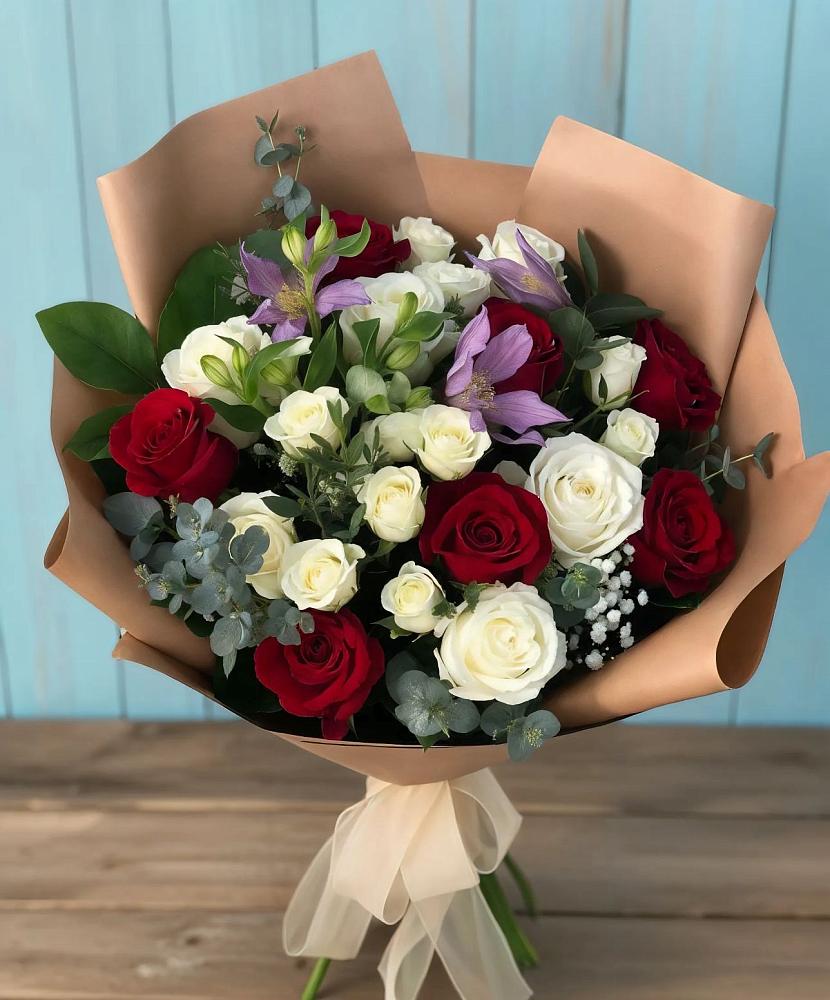 Букет цветов из: Розы и Альстромерии в Софьино