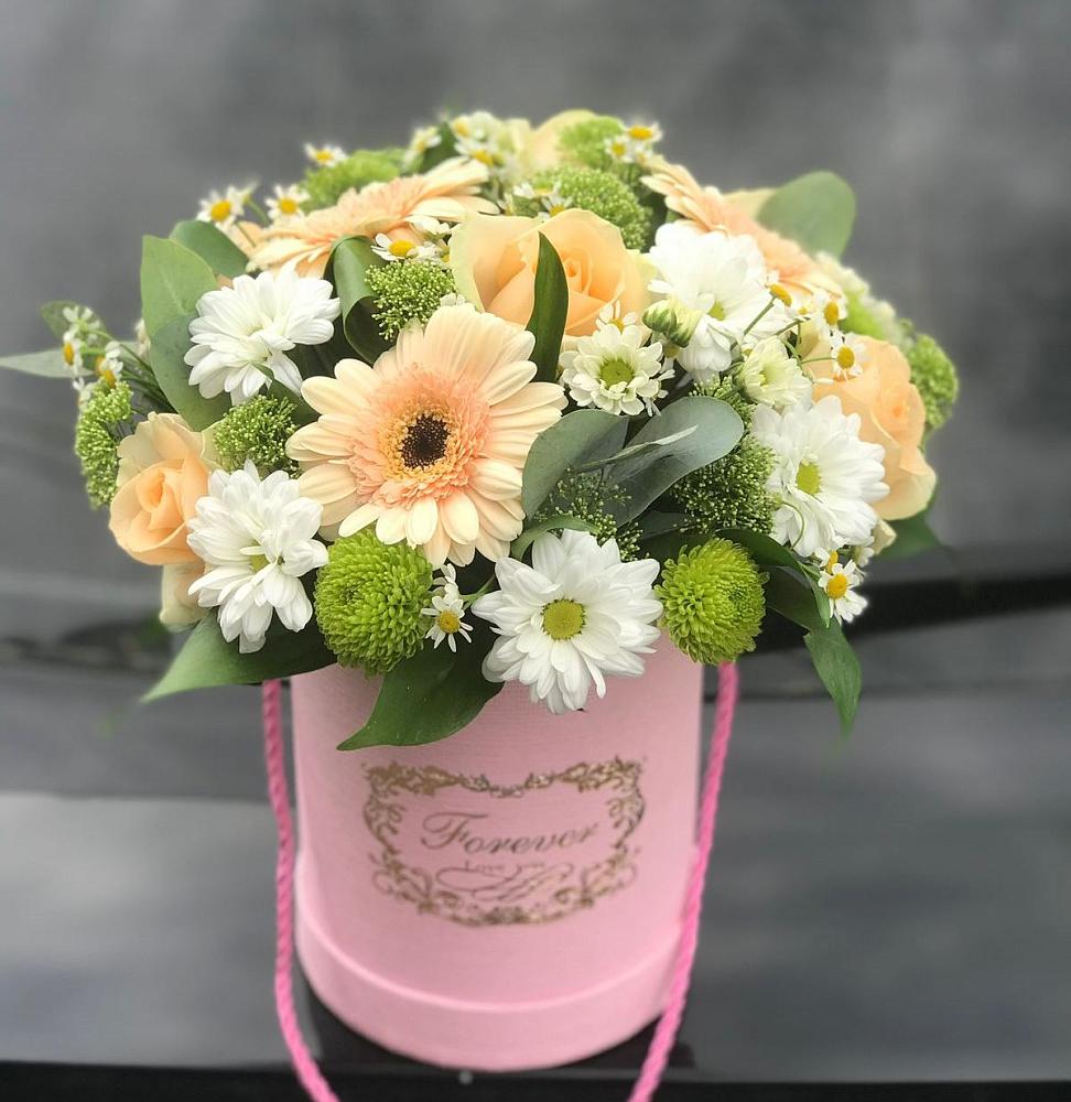 Цветочная композиция из Розы, Герберы и Хризантемы в шляпной коробке в Софьино