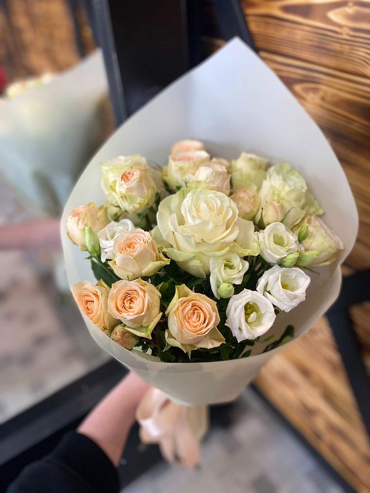 Букет цветов из: Розы и Лизиантусы в Софьино